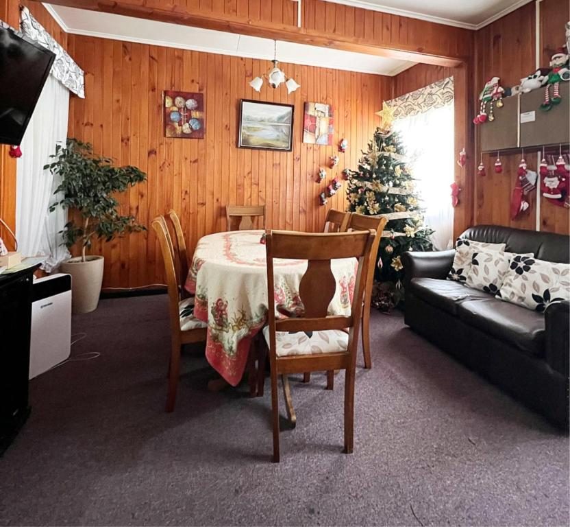 Living y comedor de Hostal Feliza